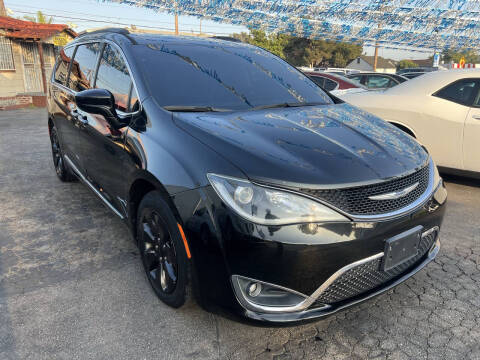 2017 Chrysler Pacifica Touring Plus