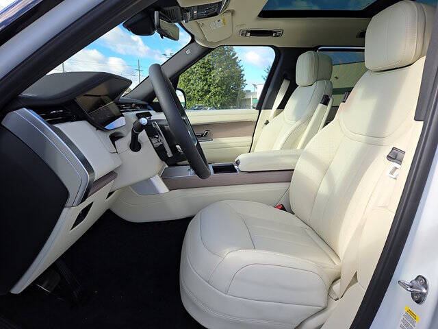 2025 Land Rover Range Rover P550e SE
