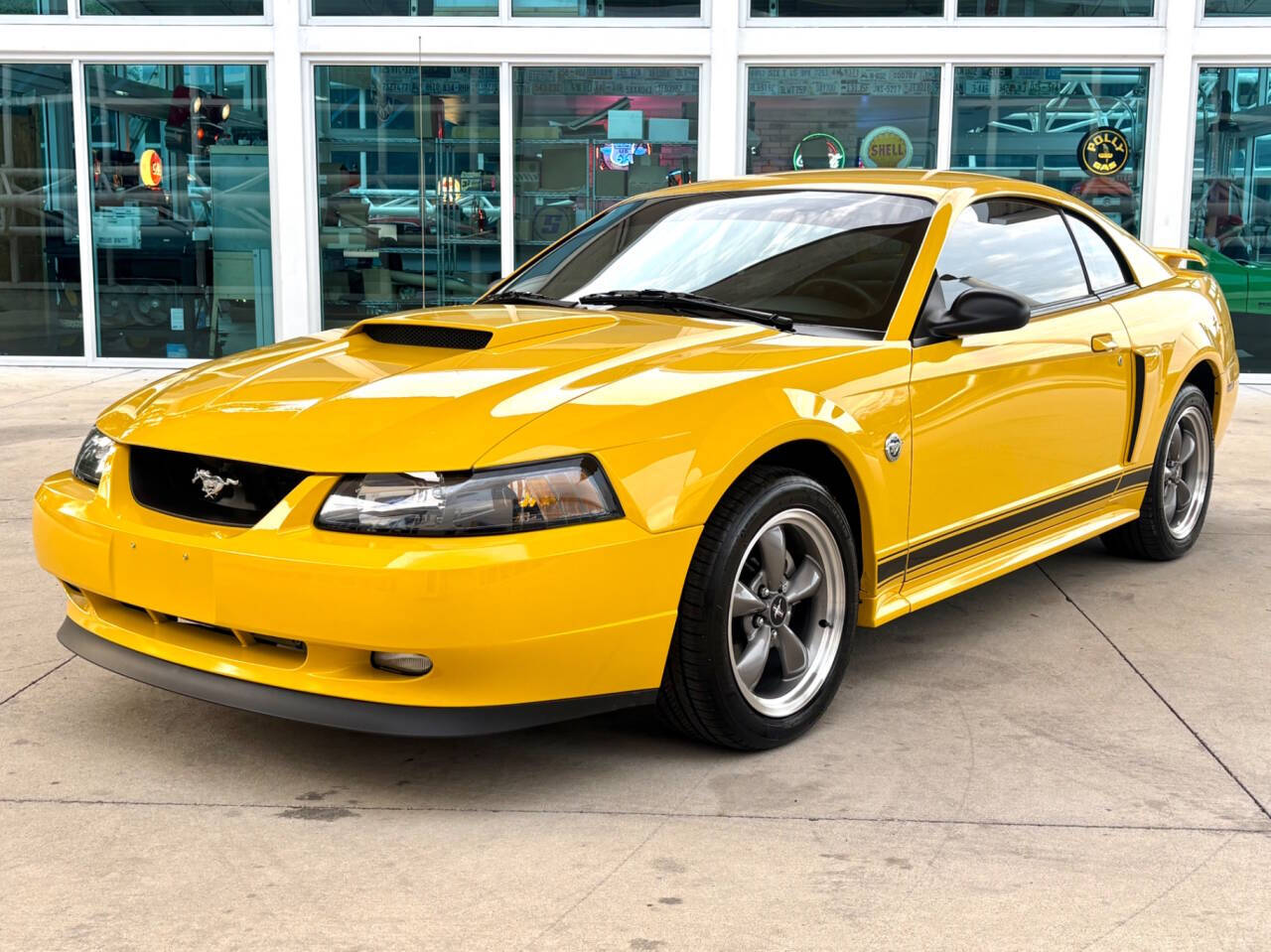 2004 Ford Mustang 1
