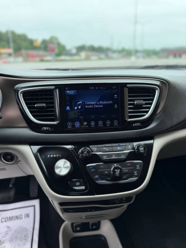 2017 Chrysler Pacifica Touring-L Plus