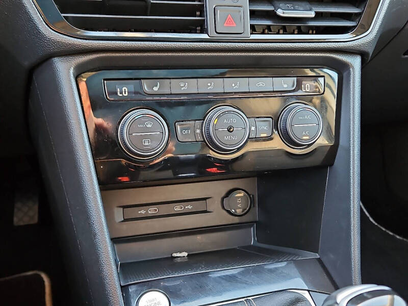 2023 Volkswagen Taos SEL 4Motion