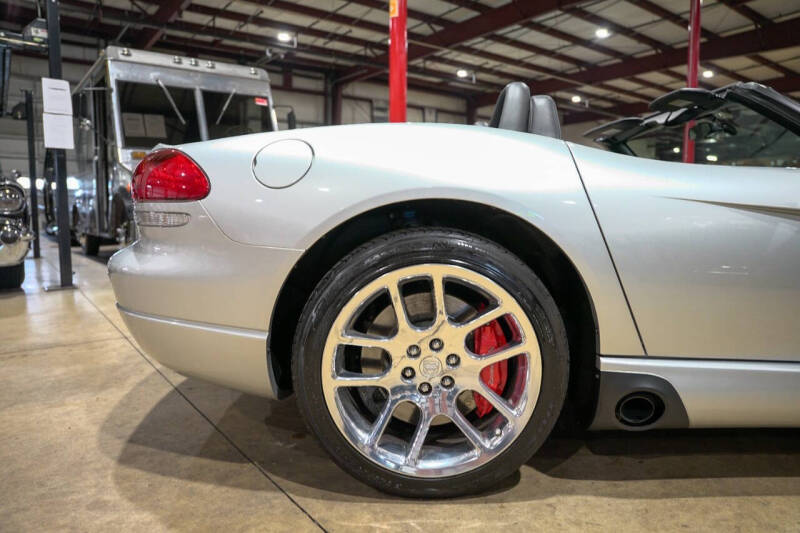 2004 Dodge Viper SRT-10
