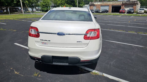 2011 Ford Taurus SEL