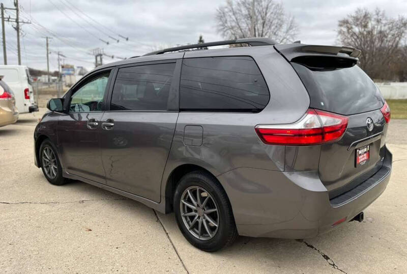 2019 Toyota Sienna XLE 8-Passenger