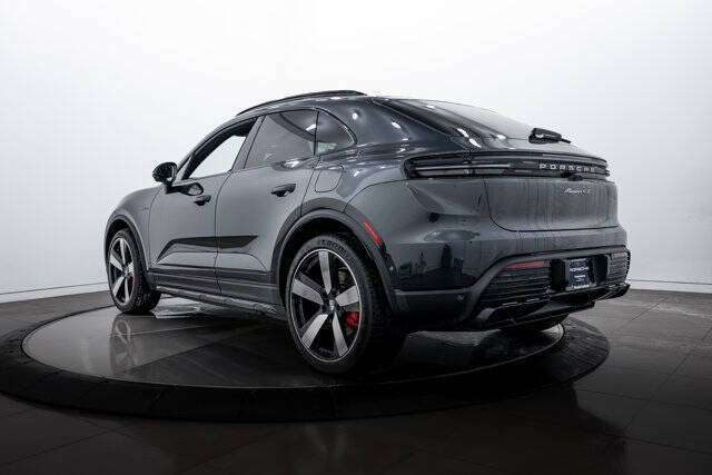 2025 Porsche Macan 4S Electric