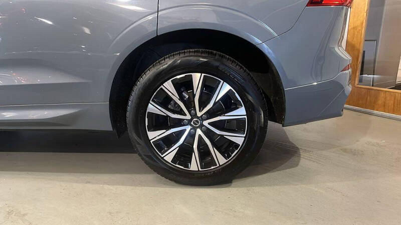 2024 Volvo XC60 B5 Core Dark Theme