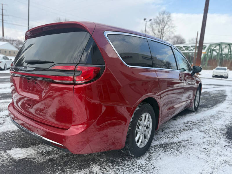 2026 Chrysler Pacifica Select
