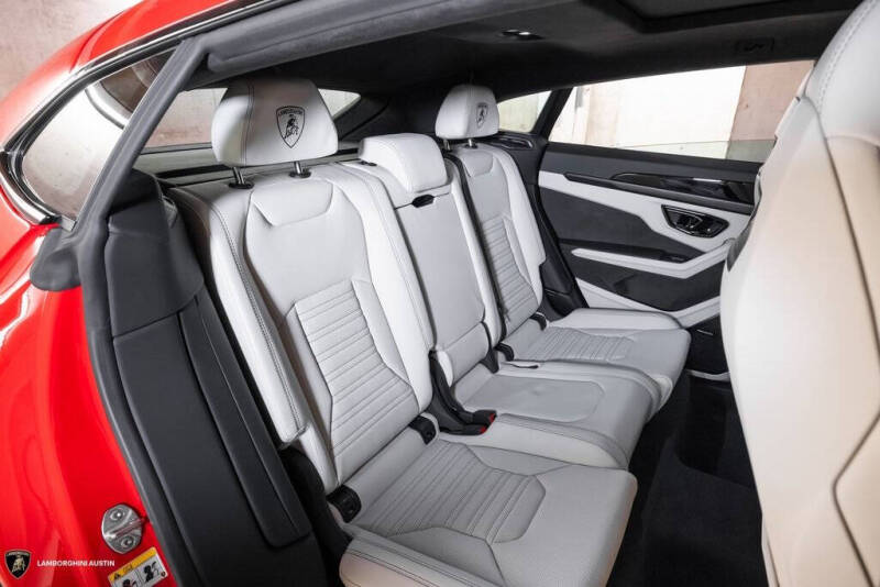 2025 Lamborghini Urus SE