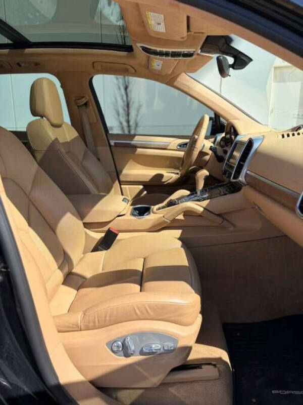 2013 Porsche Cayenne GTS