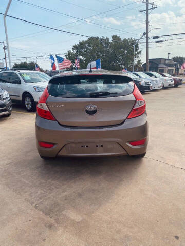 2012 Hyundai Accent SE