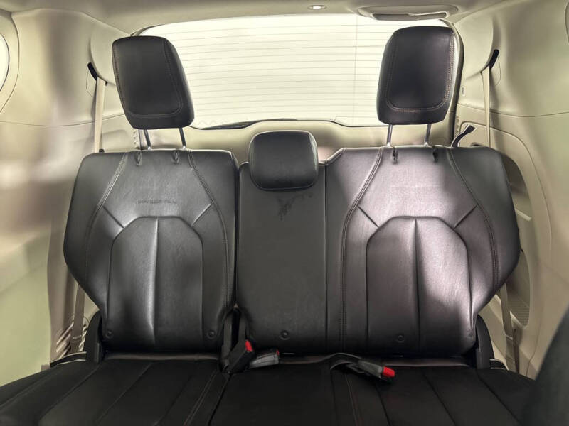 2017 Chrysler Pacifica Touring-L