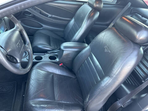 2003 Ford Mustang GT Deluxe