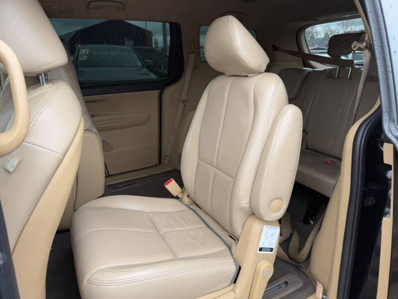 2017 Kia Sedona LX