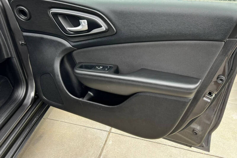 2016 Chrysler 200
