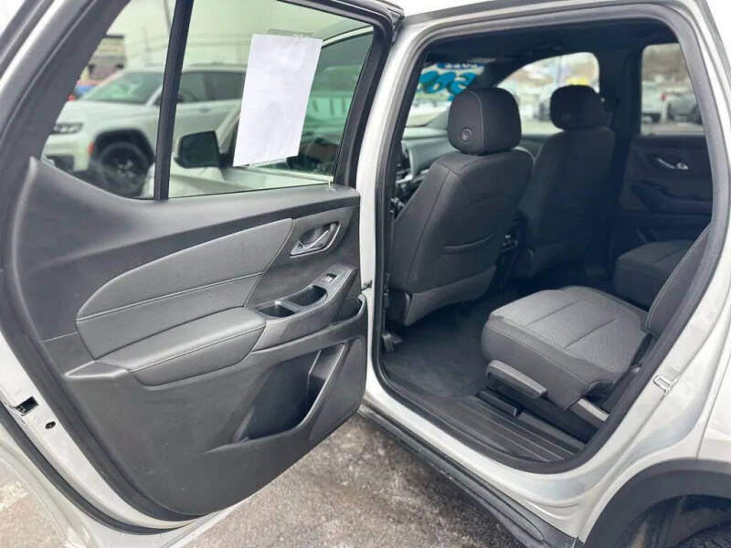 2022 Chevrolet Traverse LT Cloth