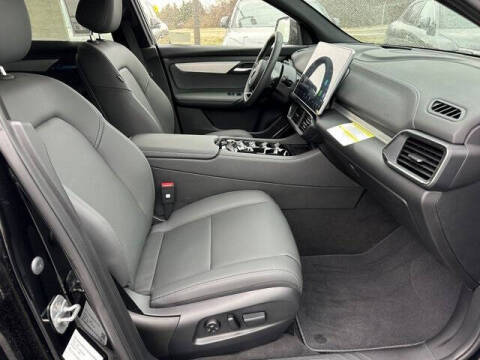 2025 VinFast VF8 Plus