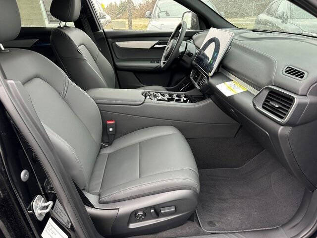 2025 VinFast VF8 Plus