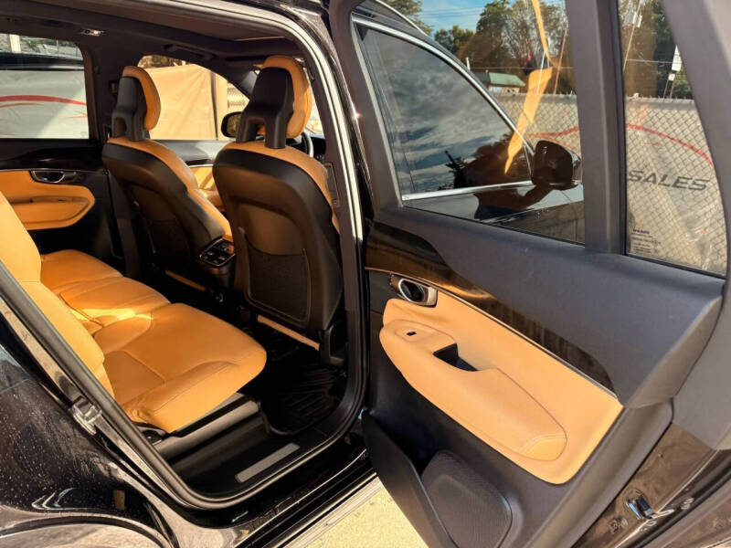 2018 Volvo XC90 T6 Momentum