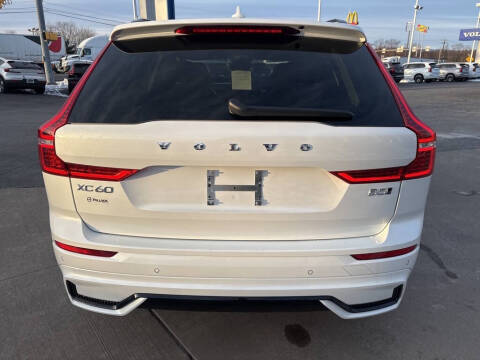 2025 Volvo XC60 B5 Plus Dark Theme