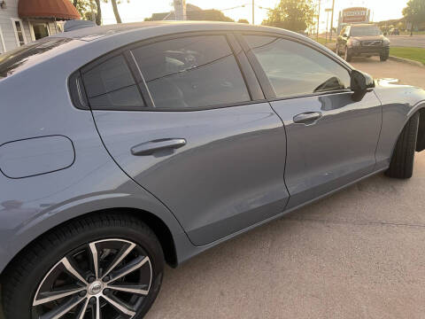 2022 Volvo S60 B5 Momentum