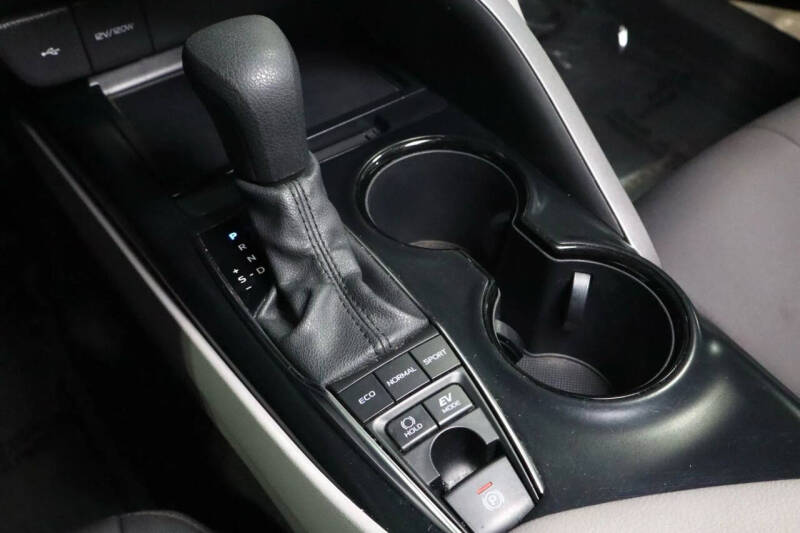 2020 Toyota Camry Hybrid LE