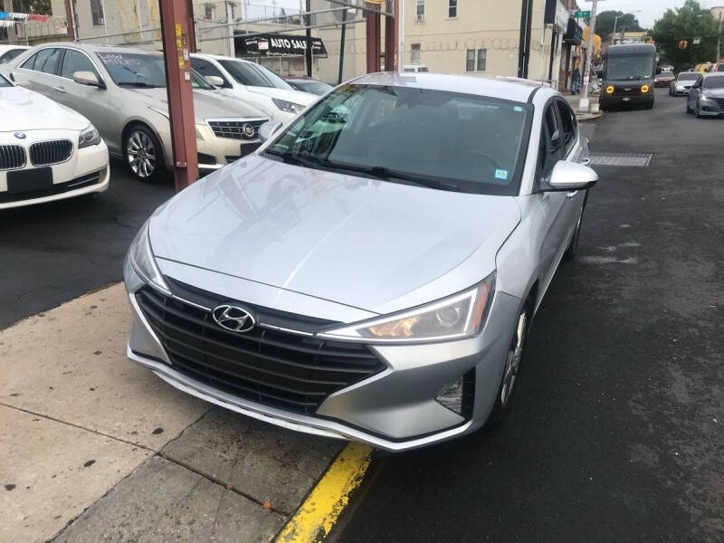 2019 Hyundai Elantra SEL's photo
