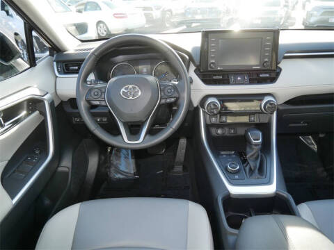 2022 Toyota RAV4 Hybrid XLE Premium