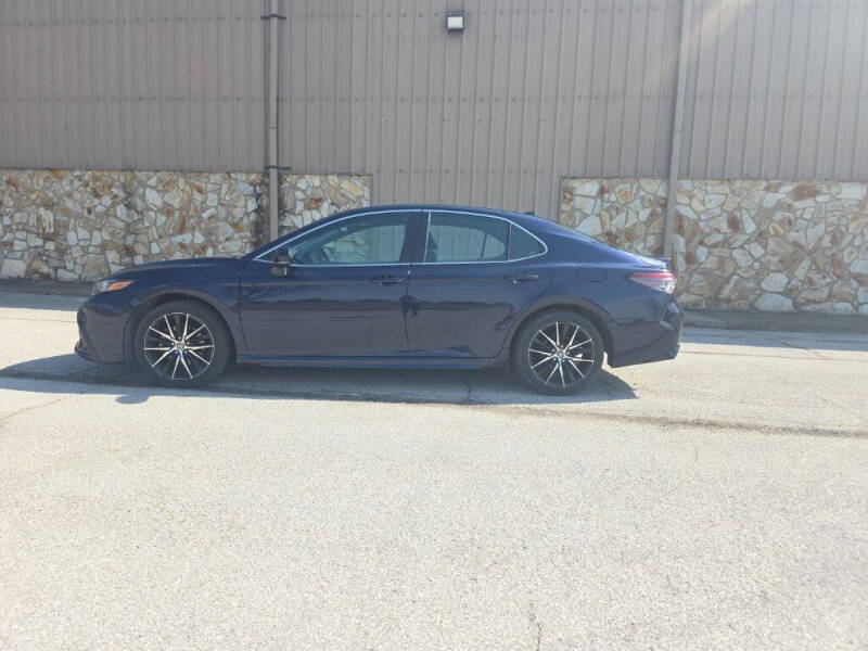 Used 2022 Toyota Camry SE with VIN 4T1G11AK5NU709570 for sale in Maysville, KY