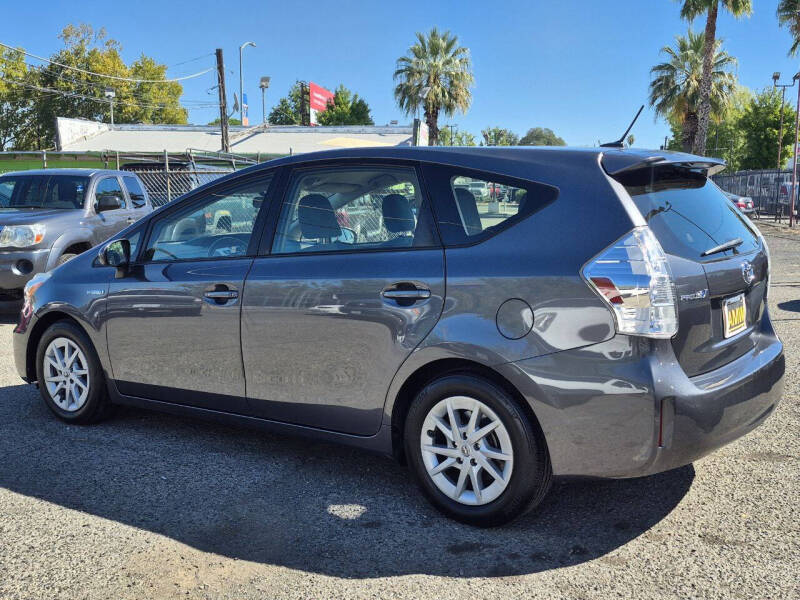 2013 Toyota Prius v Three