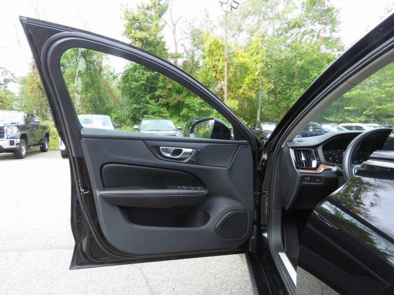 2022 Volvo S60 B5 Momentum