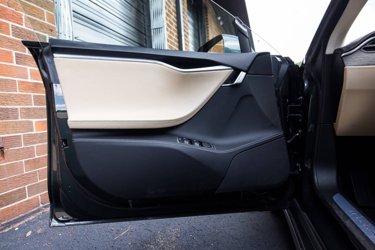 2014 Tesla Model S 8