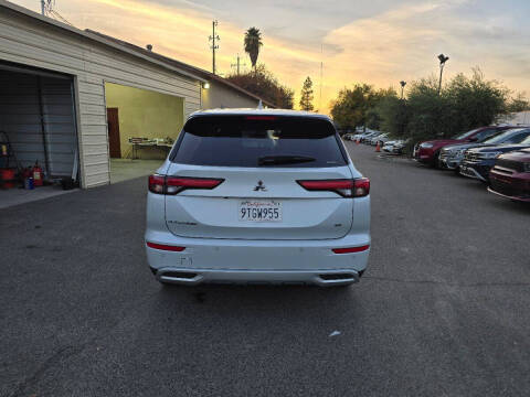 2024 Mitsubishi Outlander SE