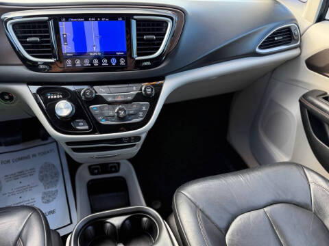 2017 Chrysler Pacifica Touring-L