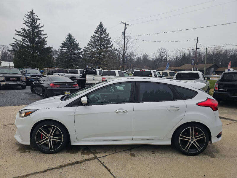 2018 Ford Focus ST's photo