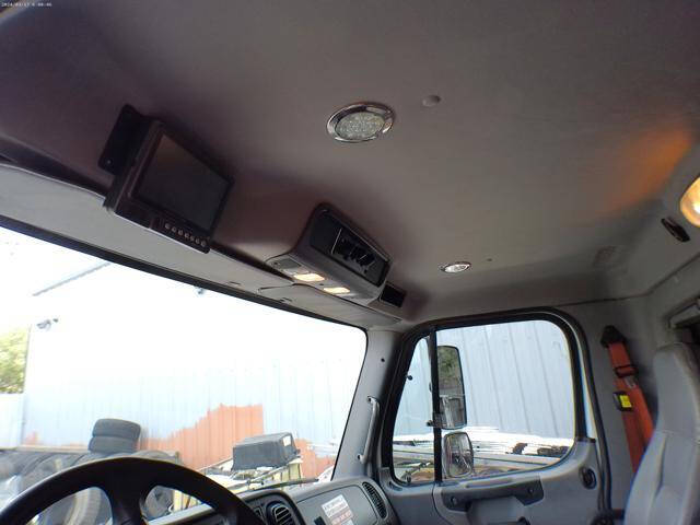 2015 Freightliner M2 106