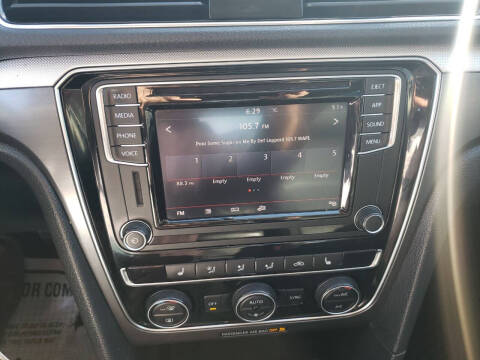 2018 Volkswagen Passat 2.0T R-Line