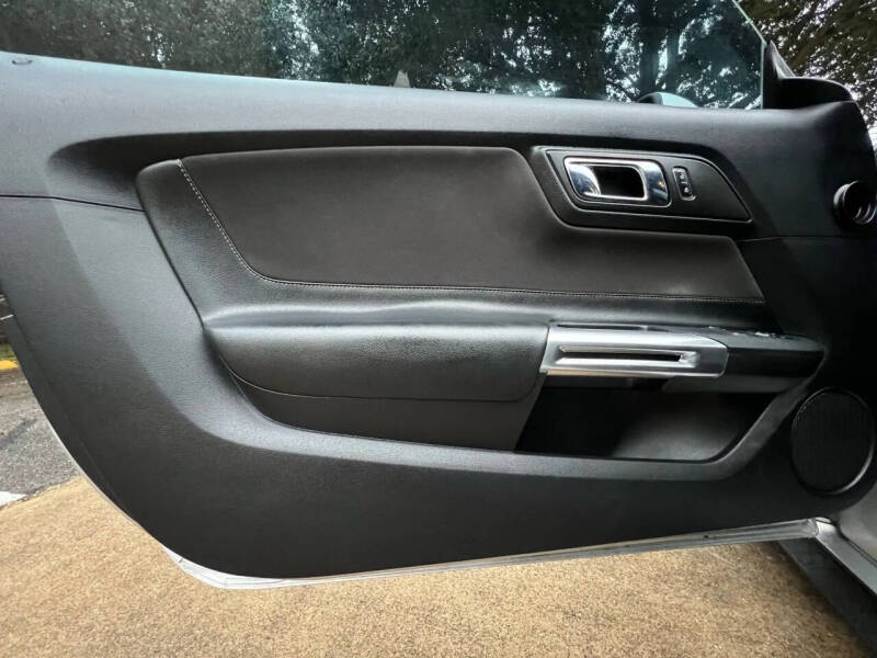 2015 Ford Mustang V6