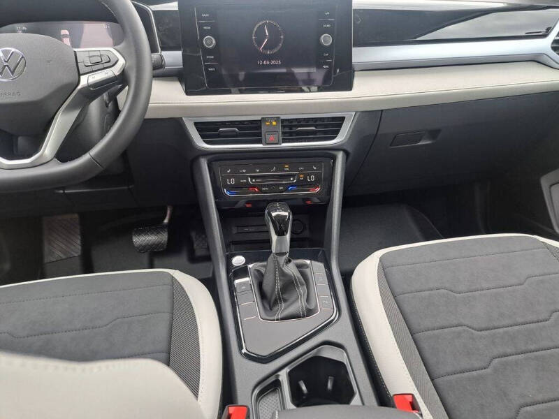 2026 Volkswagen Taos SE