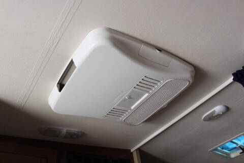 2017 Lance Cab Over 650