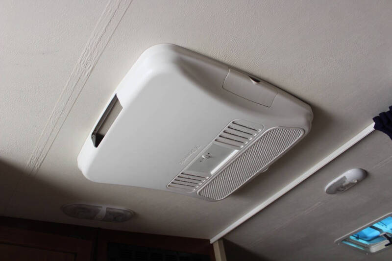 2017 Lance Cab Over 650