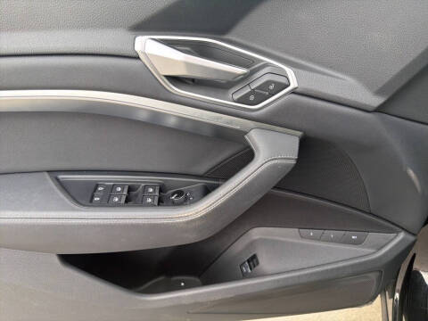 2021 Audi e-tron quattro Premium