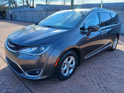 2017 Chrysler Pacifica Touring-L Plus