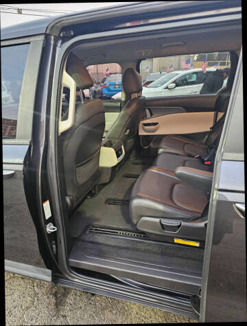 2022 Kia Carnival LX