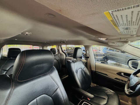 2017 Chrysler Pacifica Touring-L Plus