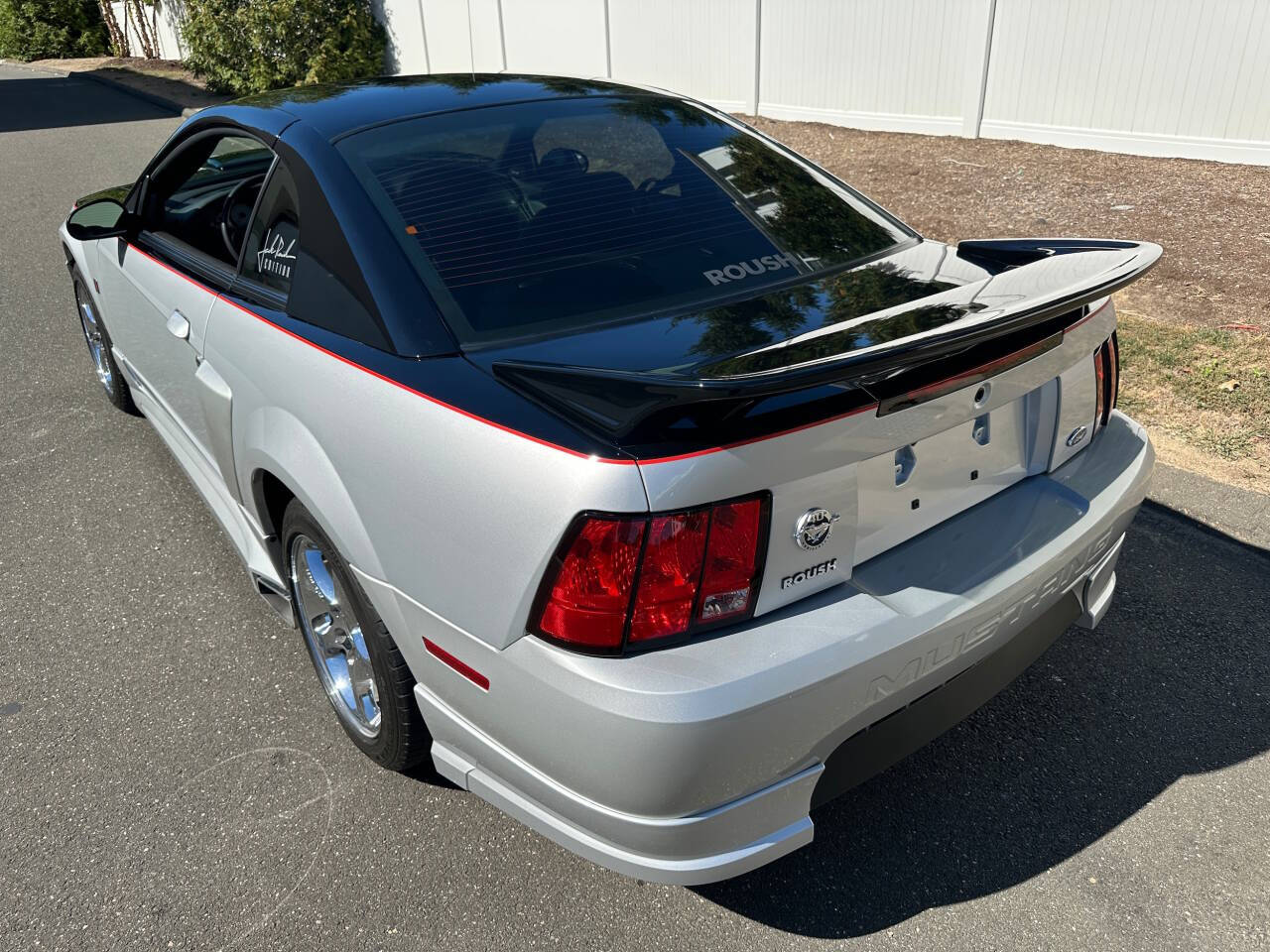 2004 Ford Mustang 16