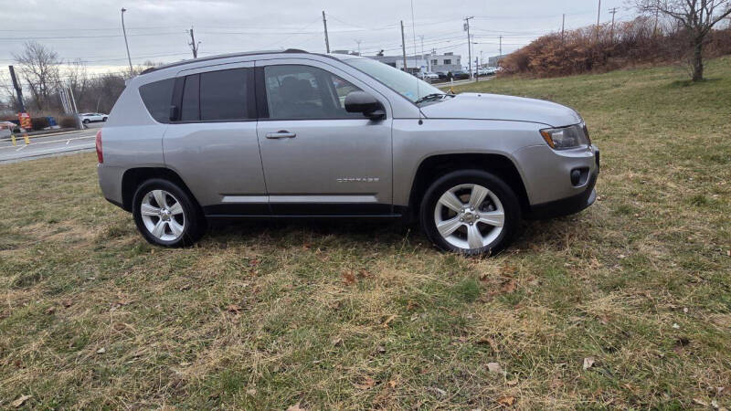 2016 Jeep Compass Sport's photo