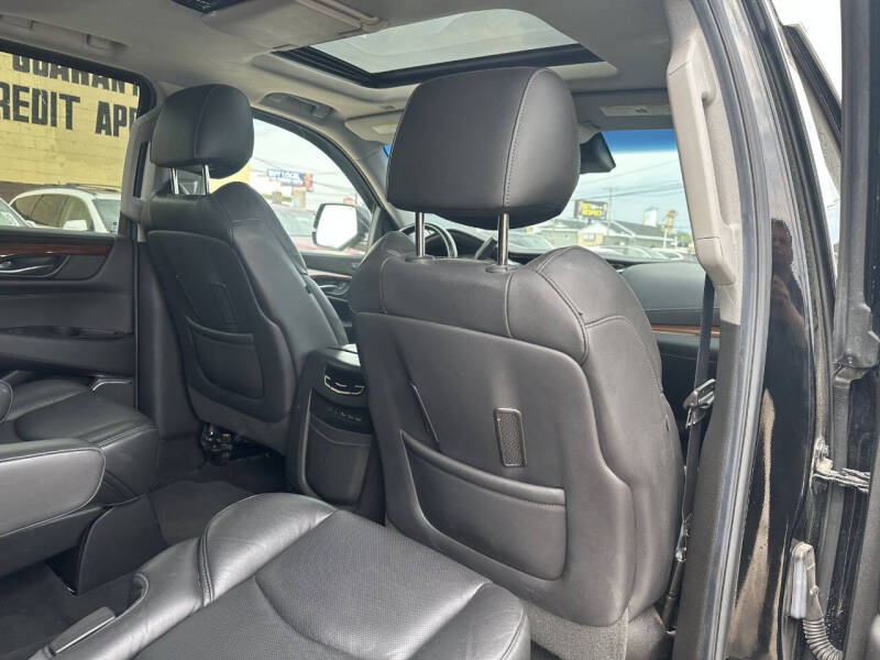 2018 Cadillac Escalade ESV Luxury