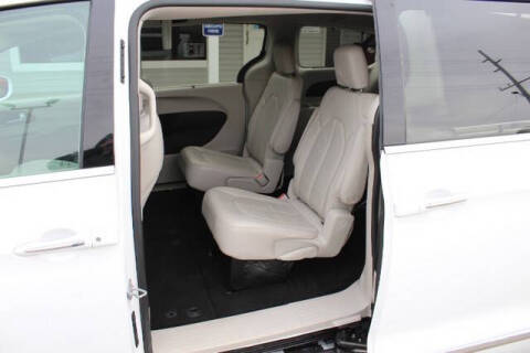 2017 Chrysler Pacifica Touring-L