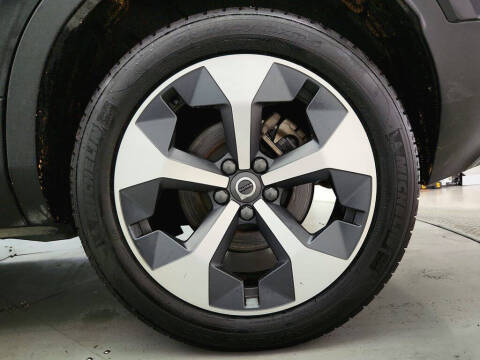 2023 Volvo XC40 B5 Plus Dark Theme