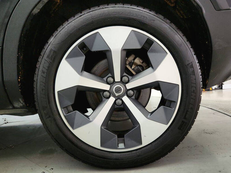 2023 Volvo XC40 B5 Plus Dark Theme